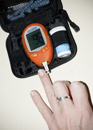 Measure the level of glucose in the blood to adjust the insulin dose with one type of diabetes